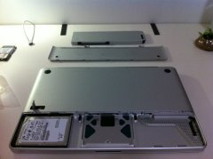<b>如何將macbook pro組合成雙硬盤去掉光驅(qū)改光驅(qū)位硬盤托架！</b>